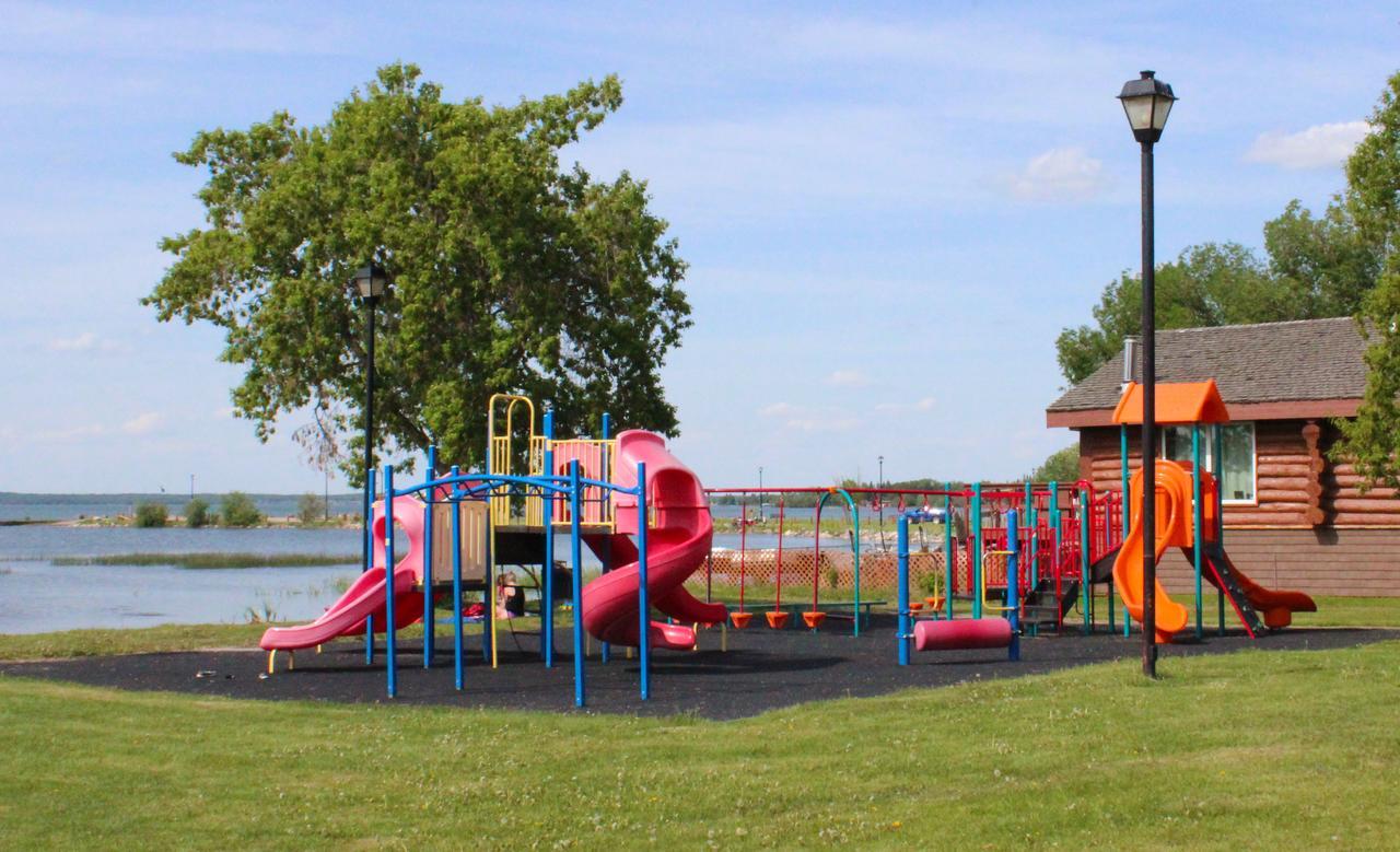 Alberta Beach Inn And Suites Esterno foto