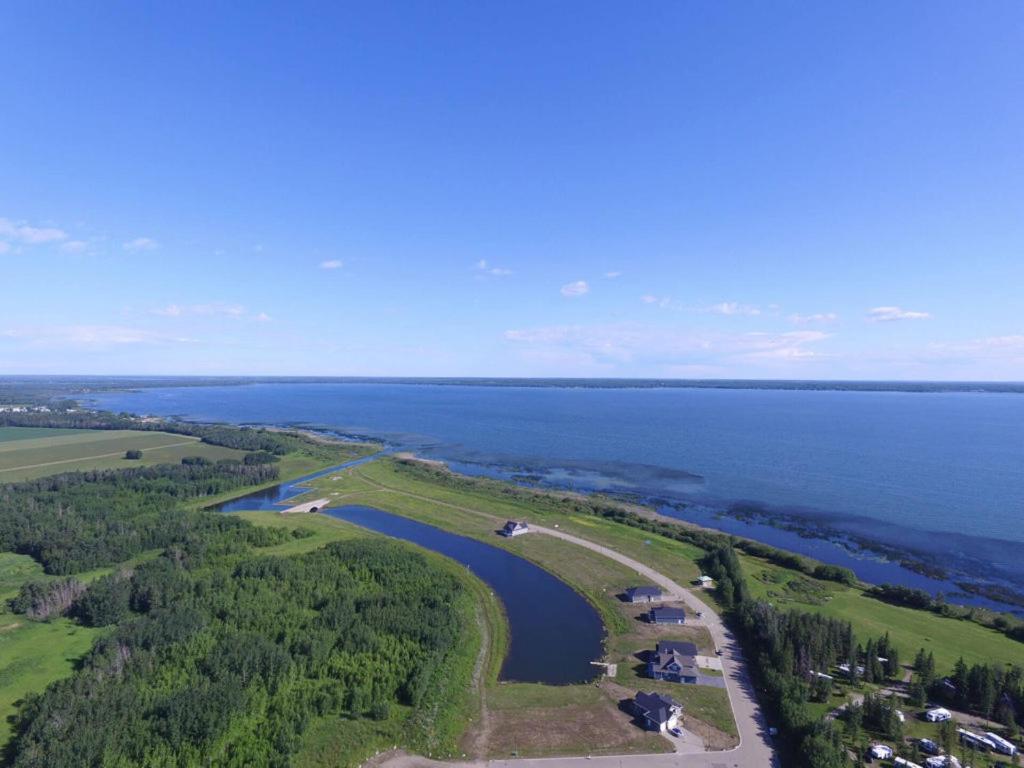 Alberta Beach Inn And Suites Esterno foto